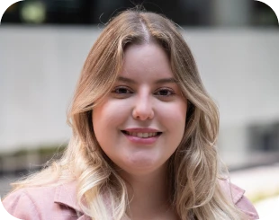 mulher de cabelos lisos